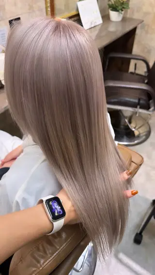 セミロング 土屋朱理/ ハイトーンカラーのヘアスタイル