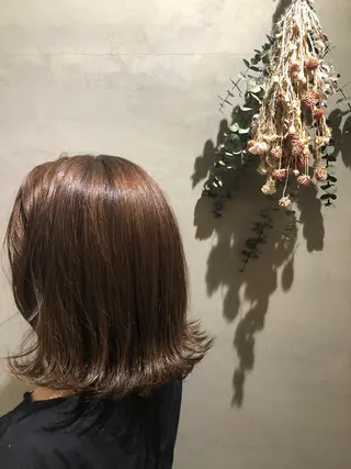 ミディアム カラー 梅田ハイトーン チダ ヒナノのヘアスタイル