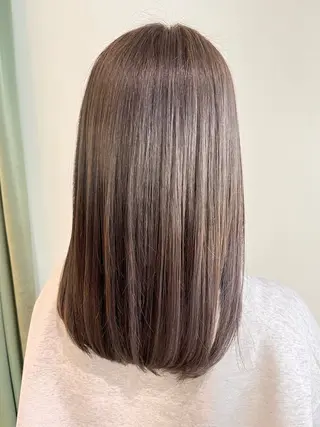 ミディアム カラー オタク美容師🛍/ 酸性ストレート/艶髪のヘアスタイル