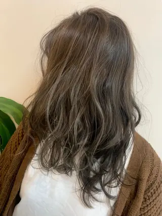ロング カラー パーマ 長瀬遥姫❁⃘笹塚 インナーカラーのヘアスタイル