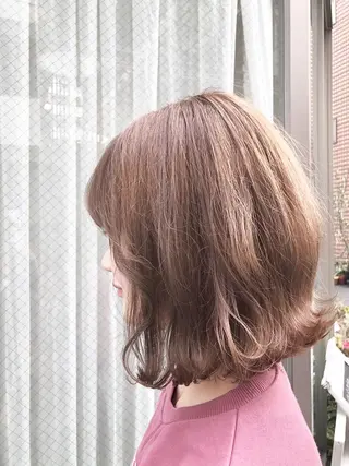 ミディアム カラー いけだ　ひかり ハイライトくびれヘアのヘアスタイル