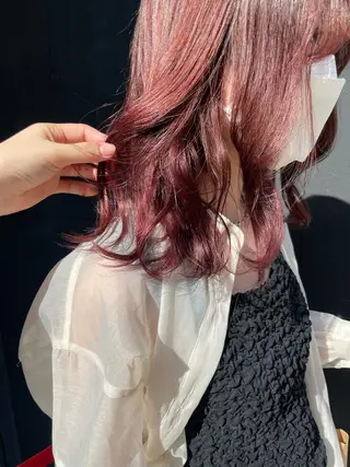ミディアム カラー akane .のヘアスタイル
