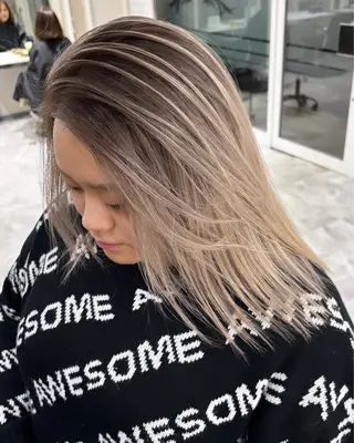 セミロング ULu. 岡山駅店 髪質改善トリートメント＆ハイトーンカラー所属・ULu岡山駅店 SUZUKAのヘアスタイル