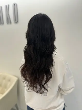 ロング パーマ コテ巻き風パーマ/ キミシマカイトのヘアスタイル