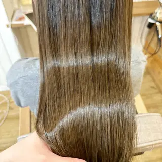 セミロング 髪質改善/艶髪/ 透明感カラー/サラのヘアスタイル