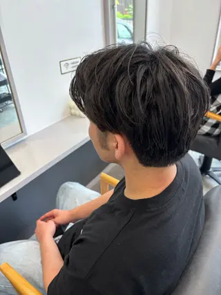 パーマ メンズ 丸山 雷世のヘアスタイル