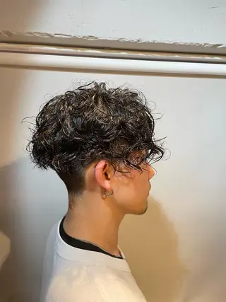 ショート パーマ 新宿スキンフェード 佐藤京介のヘアスタイル