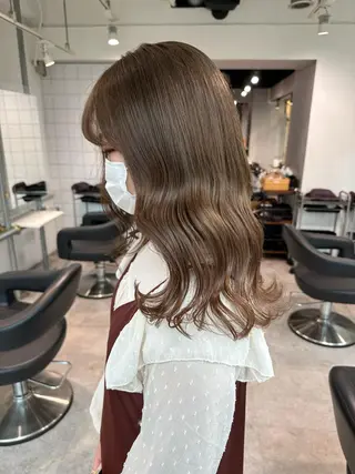 ミディアム カラー くすみミルクティー／ ブラウン🪡TOWAのヘアスタイル