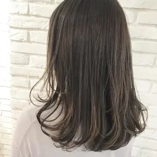セミロング カラー 伊 杏のヘアスタイル