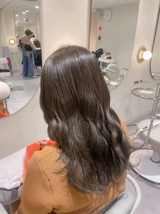 セミロング 廣岡 采音のヘアスタイル