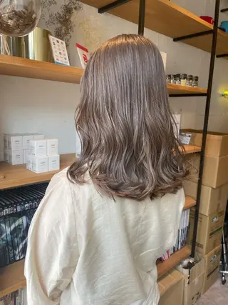 ミディアム EIGHT 中川原   菜々子のヘアスタイル