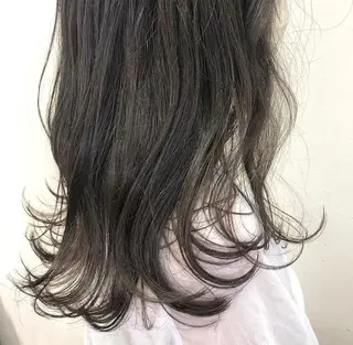 セミロング カラー 戸丸 絵夢のヘアスタイル