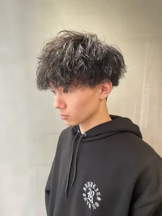 メンズ ラウンドマッシュ/ フェザーショート大阪のヘアスタイル