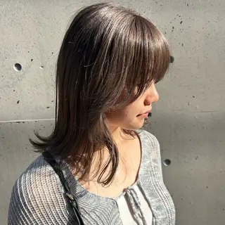 ミディアム カラー 池崎 真菜のヘアスタイル