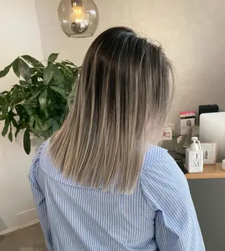 ミディアム 岸川 恭子のヘアスタイル