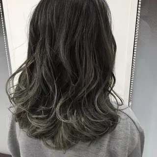ミディアム 鈴木 奈波のヘアスタイル