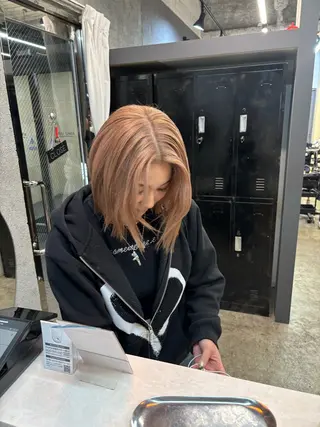 ミディアム カラー 渡 汐音のヘアスタイル