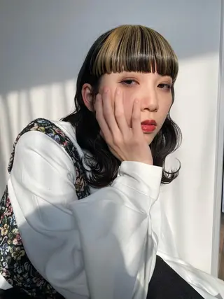 ミディアム カラー 梅田ハイトーン チダ ヒナノのヘアスタイル