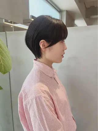 ショート ブリーチなし 寒色カラーのヘアスタイル