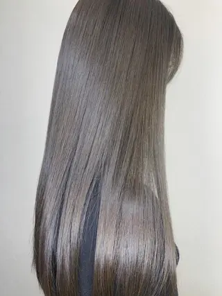 ロング ito. ブリーチ/髪質改善のヘアスタイル