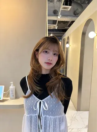 セミロング 似合わせレイヤー🪽 グレージュ🪽のあのヘアスタイル