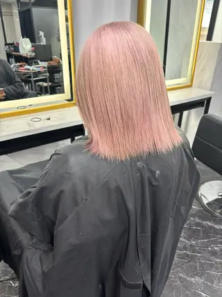 カラー Ria OSAKA所属・Assistant MOEのヘアスタイル