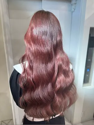 ロング 髪質改善ピンクカラー 💞はな🫧🎀のヘアスタイル