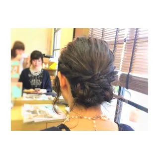 ミディアム カラー パーマ ヘアアレンジ ツイスパ・波巻き 🩵片平和香奈のヘアスタイル