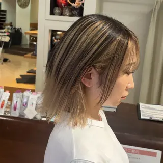 ショート カラー CONAN｜レイヤー ボブ／ハイトーンのヘアスタイル