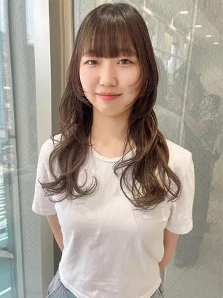 ロング ウルフカット／吉村 桃子のヘアスタイル