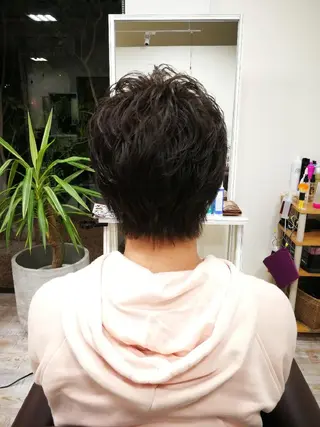 メンズ パーマ Aile所属・酸性ストレート／カラ ー/山下高明のヘアスタイル