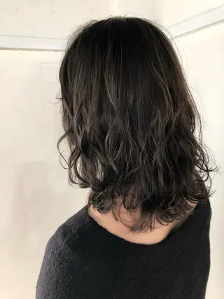 ミディアム カラー 丸山 史香のヘアスタイル