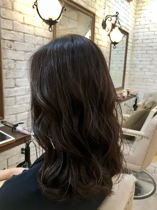 ミディアム カラー Carina所属・セン北徒歩５分 キシタクのヘアスタイル