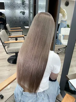 ロング カラー 德本 奈名美のヘアスタイル