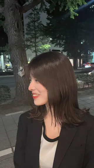 セミロング 🍓ハイトーンカラー 🎀nene🍓のヘアスタイル