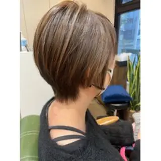 ショート カラー 小鴨 美佳のヘアスタイル