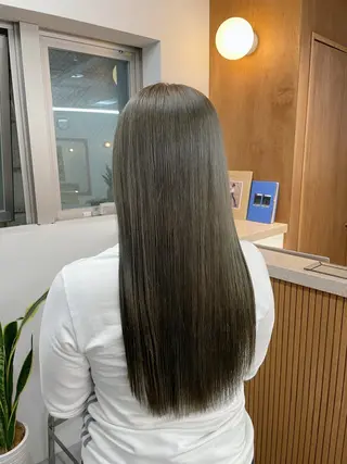 ロング カラー 坂田 友梨奈のヘアスタイル