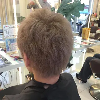 ショート カラー メンズ 松本 明日可のヘアスタイル