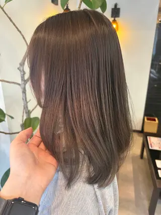 ミディアム カラー 鳴田 朱珠のヘアスタイル