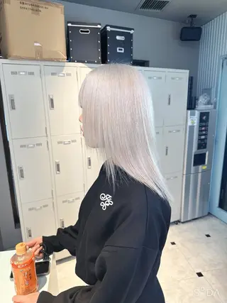 セミロング カラー 🪄池袋ハイトーン 🪄ブリーチカラーのヘアスタイル