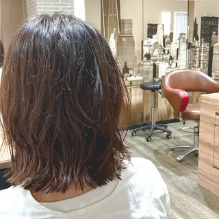 ミディアム パーマ レイヤー/ブリ ーチ/ 岡本美優のヘアスタイル