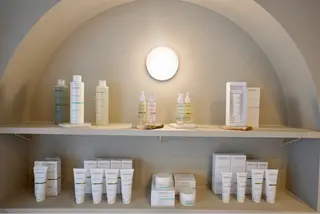 ハーブピーリング/ 脱毛/ホワイトニングのエステ・リラクイメージ