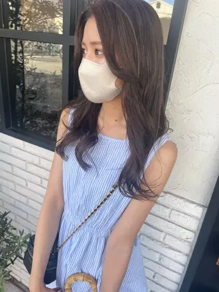 ロング 小坂 真子のヘアスタイル