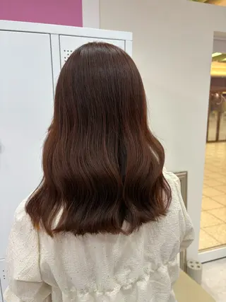 ミディアム カラー Hirona ベージュ/暖色カラーのヘアスタイル