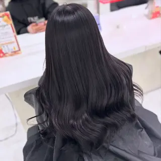 ロング カラー 🩵色落ち可愛い 寒色カラー🩵のヘアスタイル
