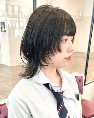 ミディアム 大阪ウルフカット 🐺デザインカラーのヘアスタイル