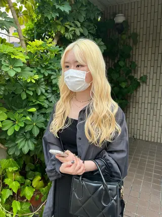 ロング カラー ブリーチカラーが人気 onnuのヘアスタイル