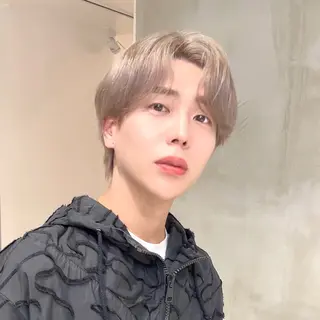 ミディアム カラー メンズ 岡田大志🇰🇷 中/韓メンズヘアのヘアスタイル