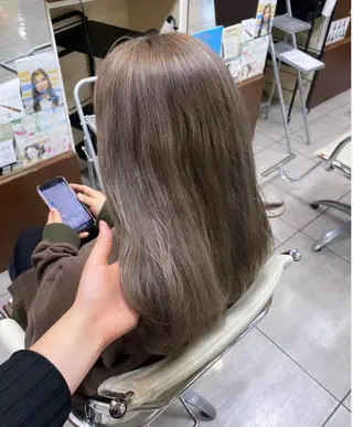セミロング カラー ヘアアレンジ HAIRSALONLOOP所属・川上 麻梨阿のヘアスタイル