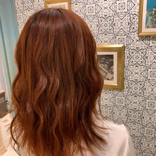 ミディアム カラー 栗原 瑠世のヘアスタイル